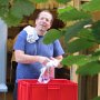 Dr. Knopf unterstützt persönlich die Aktion gegen die Verwendung von Plastikgeschirr im Botanischen Garten Rombergpark